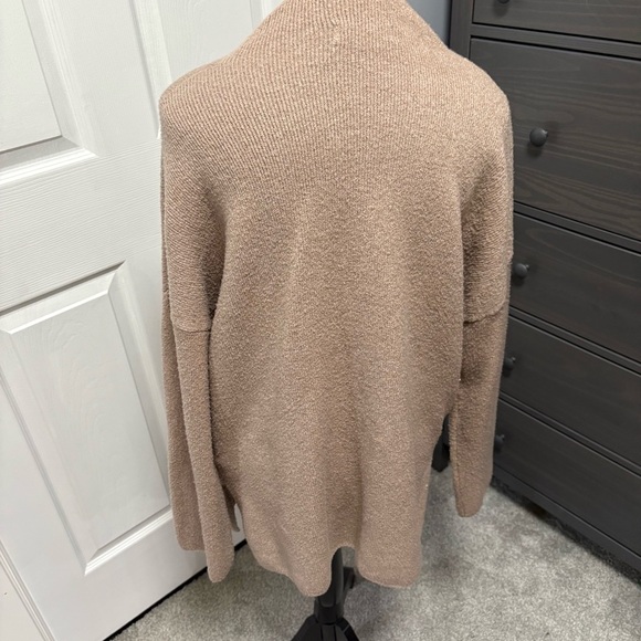 Urban Outfitters Sweater - Picture 4 of 5